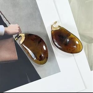 Modern Resin Drop Earrings – Tortoise Shell & Gold Accent